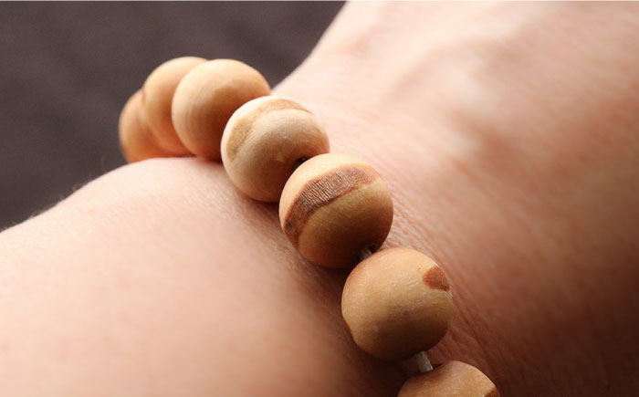 五島産 椿のロザリオブレスレット【ホワイト】男女兼用 つばき 天然木 アクセサリー 五島市/ロザリーマリア [PFE002]