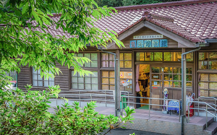 オリジナルTシャツ半袖 レコード柄（黒） Mサイズ ＜音浴博物館＞ [CBH002]