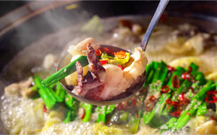 【須川屋台道場】長崎和牛 もつ鍋セット （9～10人前）  / スープ ミックスホルモン モツ もつ鍋 / 南島原市 / はなぶさ [SCN002]