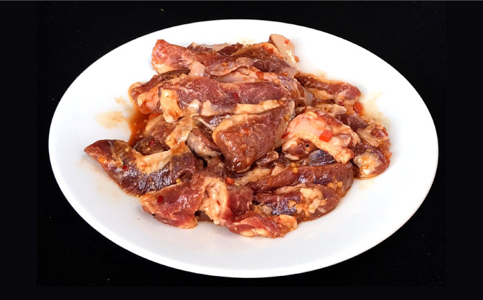 【12回定期便】雲仙もみじ豚 味付き 中おち カルビ スタミナ焼き 1200g   / 豚 豚肉 カルビ 味付け肉 フライパン 焼くだけ おかず 焼肉 / 南島原市 / はなぶさ [SCN090]