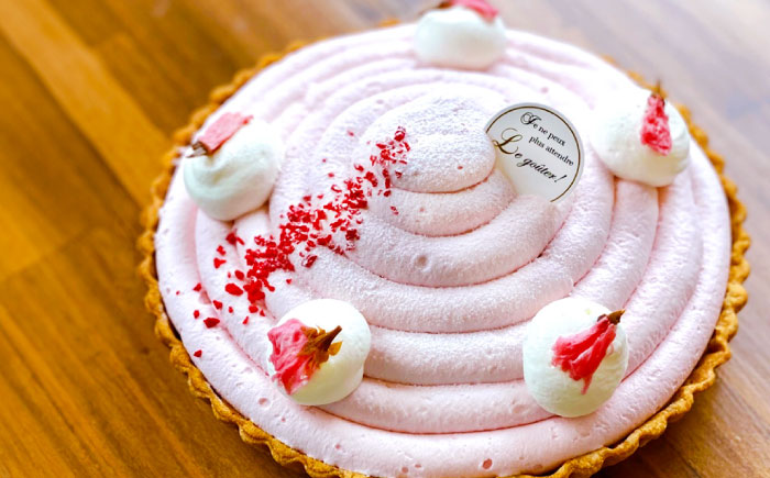 【2026年3月上旬～発送】【天然の桜使用】 春薫る桜のタルト / タルト ケーキ 桜 18cm 南島原市 / アトリエジジ [SAA031]