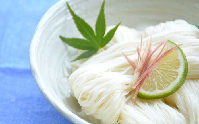 【八代続く伝統】手延べそうめん「白瀧」50束 2.5kg 化粧箱 / 南島原市 / 長崎県農産品流通合同会社 [SCB071]