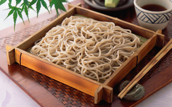 【希少！強いコシ】手延べ そば800g (200ｇ×4袋)　あごだし10ｇ×4袋 / つゆ付き 蕎麦 ソバ そば 乾麺 麺 / 南島原市 / 野村屋 [SCS018]