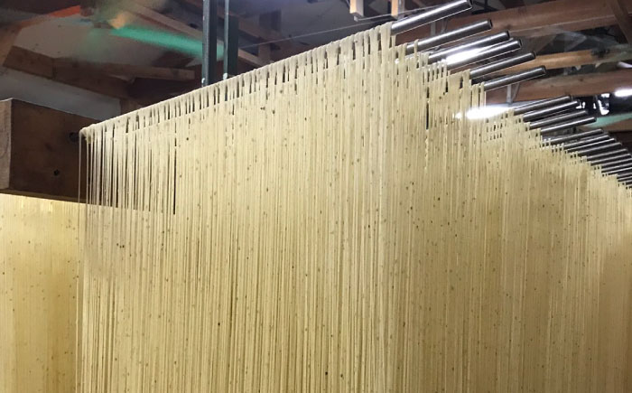 手延べ白ごま素麺セット あごだしスープ付き 1.1kg / 麺 乾麺 ごま ゴマ 胡麻 白ごま 白ゴマ / 南島原市 / のうち製麺 [SAF044]