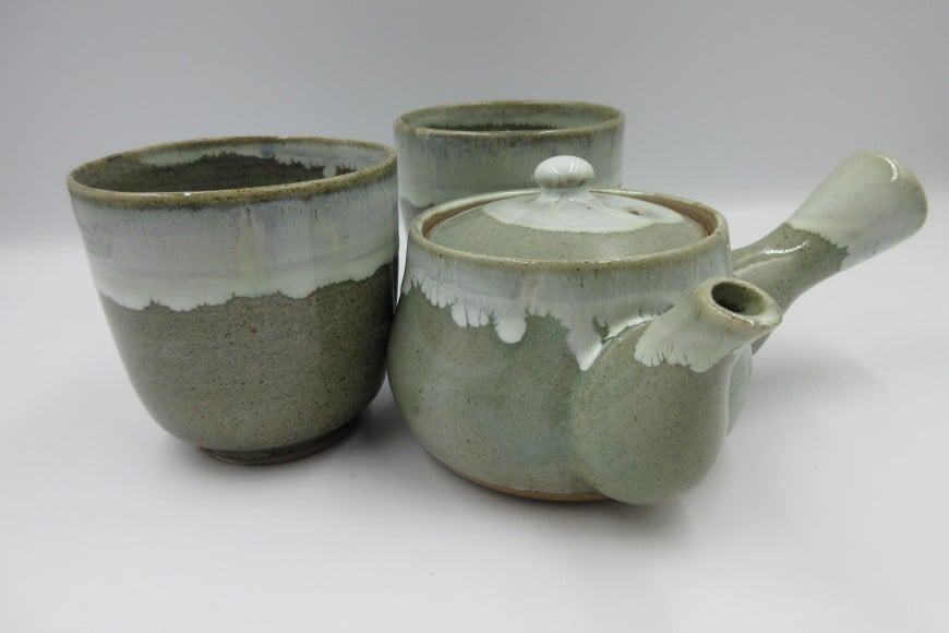 緑茶 茶器 セット 急須 1.5号 約280ml 湯呑 約200ml ペア 緑茶 80g 3袋 計240g [文珠会 障害者支援施設 常明園 長崎県 東彼杵町 hs42bag350004] 急須 お茶の葉 湯飲み 茶葉