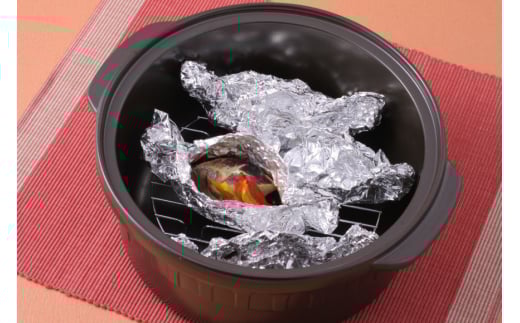 耐熱セラミックス使用 ニュートーセラム鍋19cm 網付き 焼く 炊く 煮る 蒸す 炒める 燻す [トーセラム 長崎県 東彼杵町 hs42bag480000] 耐熱 直火対応 鍋19cm キッチン用品 日本製