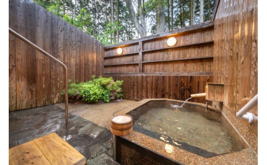 宿泊券 温泉 源泉かけ流し露天風呂付:スタンダード離れ和洋室 静けさを愉しむ一人旅プラン 1泊2食付き 宿泊券 [そのぎ茶温泉 長崎県 東彼杵町 hs42bag280005] 旅行 観光 旅館
