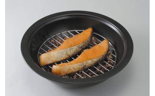 直火対応 お手軽燻製鍋 小 スモークチップ付き [トーセラム 長崎県 東彼杵町 hs42bag480042] 耐熱陶器 燻製 キャンプ アウトドア バーベキュー キッチン用品 日本製