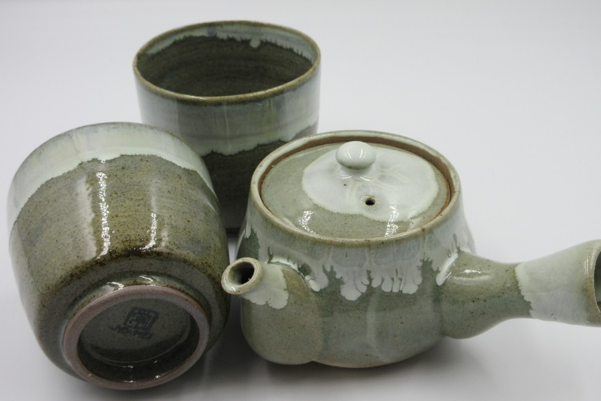 緑茶 茶器 セット 急須 1.5号 約280ml 湯呑 約200ml ペア 緑茶 80g 3袋 計240g [文珠会 障害者支援施設 常明園 長崎県 東彼杵町 hs42bag350004] 急須 お茶の葉 湯飲み 茶葉