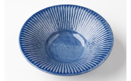 しのぎ 皿 しのぎ深鉢 23cm ルリ釉 [抱星窯 長崎県 東彼杵町 hs42bag390003] しのぎ紋 土物 青い皿 ブルー