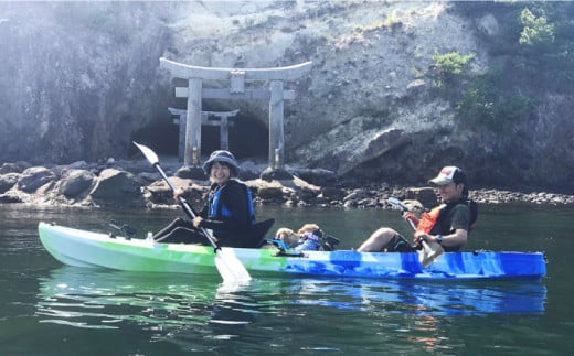 愛犬と一緒にシーカヤック体験！わんこOKのカフェでランチ付き【2名+1犬】【10歩Garage & BUCO caf】 [OBJ003]