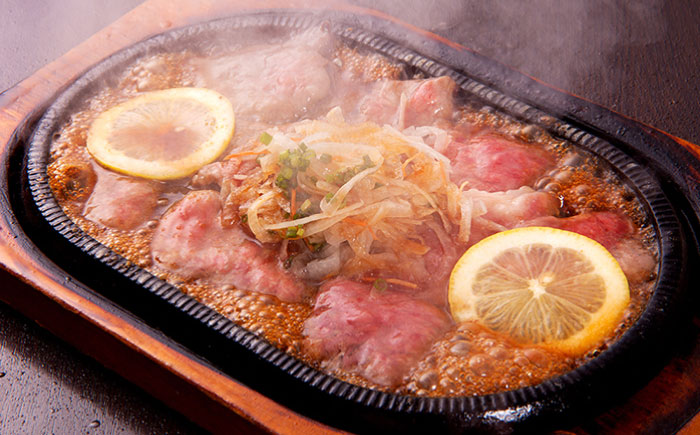 レモンステーキセット 肉 4人前 長崎和牛 A5 ランク 相当  計600g ＆ 絶品レモンソース200ml×2本【レストランまゆみ】 [OBY023]