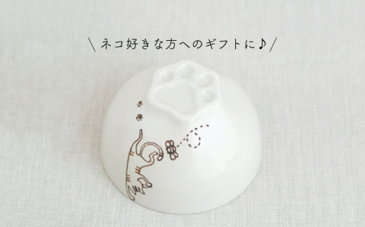 【波佐見焼】ぶらさがり猫 肉球 茶碗 3柄セット〈ミケ,トラ,クロ〉 [OAQ052]