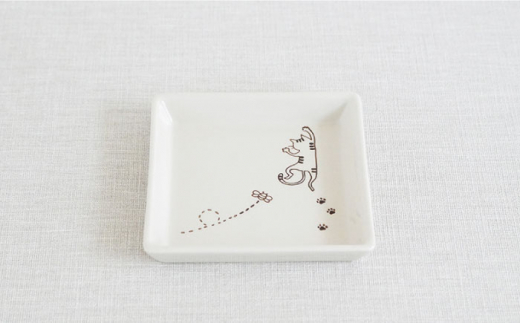 【波佐見焼】陶器 ぶらさがり猫 正角皿 3枚 3種 〈ミケ・クロ・トラ〉【菊祥陶器】[OAQ009] / 陶器 食器 プレート お皿 波佐見焼