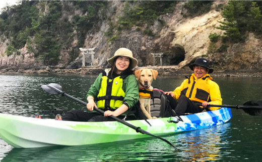 愛犬と一緒にシーカヤック体験！わんこOKのカフェでランチ付き【2名+1犬】【10歩Garage & BUCO caf】 [OBJ003]