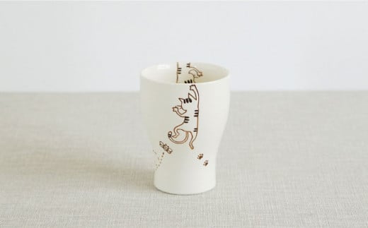 【波佐見焼】陶器 ぶらさがり猫 Sコップ 3個 3種 〈ミケ・クロ・トラ〉【菊祥陶器】 [OAQ012]