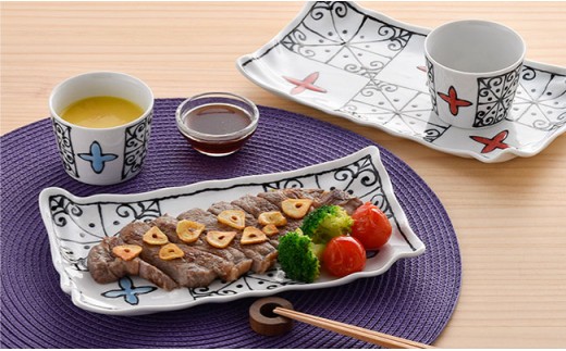 【波佐見焼】教会シリーズ市松十字唐草 プレート ミニカップ 赤・青 セット【大新窯】 [DC20]