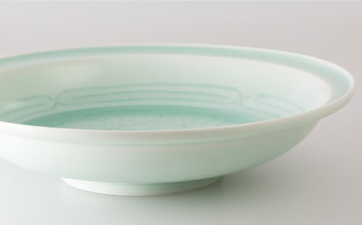 【波佐見焼】伝統工芸士・山口正美氏作 青白磁彫り皿?1【山口正右衛門窯】 [KD05]