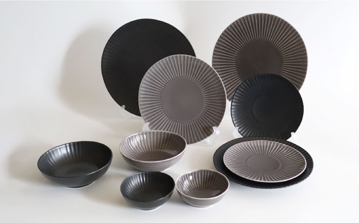 【波佐見焼】しのぎディナー プレート 大皿 小鉢 含む 10点セット（黒マット・グレー）【一龍陶苑】 [CC42]