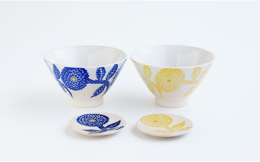 【波佐見焼】ダリア柄 飯碗 茶碗 (小皿付) ブルー・イエロー ペアセット 食器 皿 【勲山製陶】 [CD03]