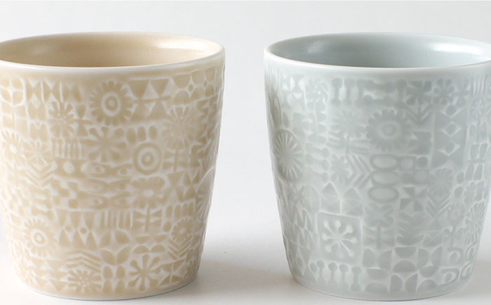 【波佐見焼】PATTERNED CUP ペア 2色セット ecru＋morning mist【BIRDS’ WORDS】 [CF029]