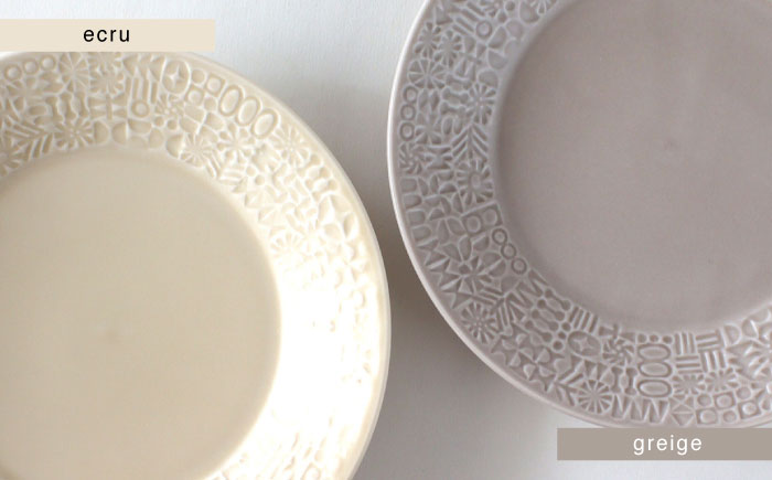 【波佐見焼】PATTERNED PLATE ペア 2色セット ecru ＋ greige 【BIRDS’ WORDS】 [CF067]