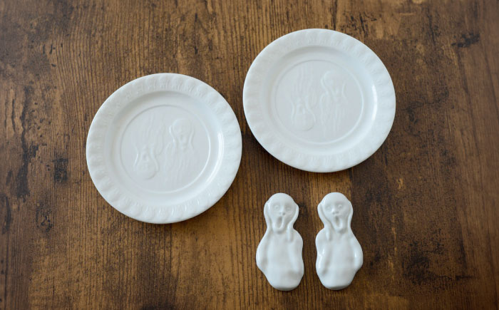 【波佐見焼】レリーフ醤油皿・箸置き ムンク 白 4点セット【ルセラ・ポーセリン】 [CG08]