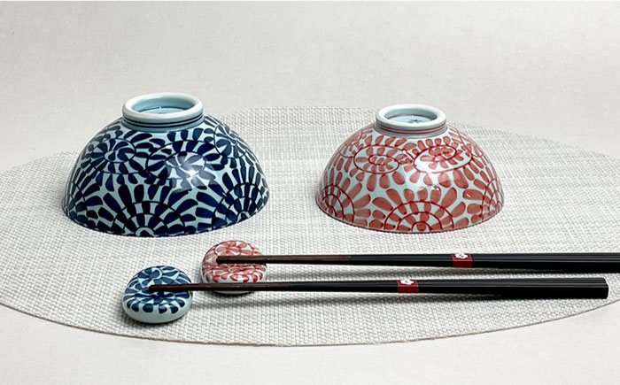 【波佐見焼】 タコ唐草 夫婦 茶碗・箸置き 縁起のいい柄シリーズ 青と赤 4個セット【大新窯】 [DC82]