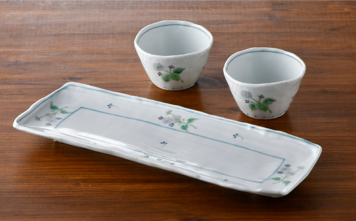 【波佐見焼】山紫陽花長角皿 プレート おしゃれな彫入りカップ 湯呑み 2個組【藍水】 [GB30]