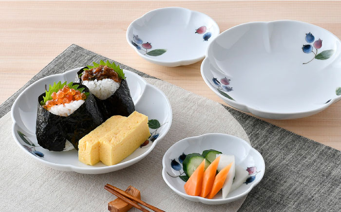 【波佐見焼】ブルーベリー 花型 プレート 大小 ペア セット【松幸陶芸】 [HB48]