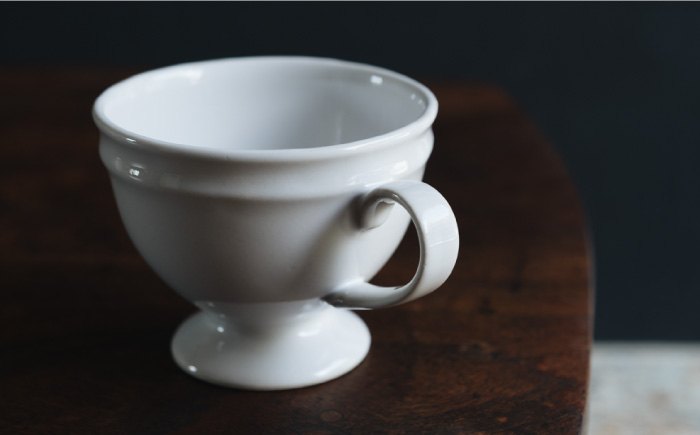 【波佐見焼】足つき マグカップ 白つや釉 2個セット【イロドリ】 [KE21]