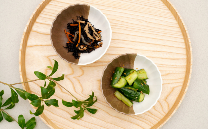 【波佐見焼】花しのぎ 丸小付 ペア ハーフカラー（栗/白）【団陶器】 [PB188]