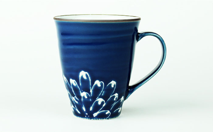 【波佐見焼】一珍菊 マグカップ （青・赤） ペアセット【山下陶苑】 [PC42]