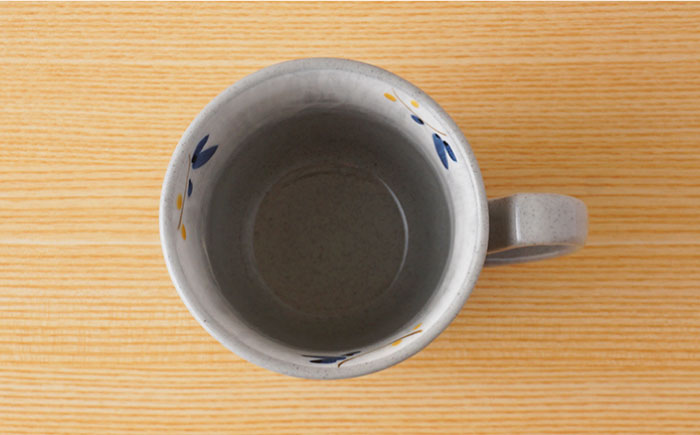 【波佐見焼】唐草小花 マグカップ（青・赤）セット【陶もと】 [PE31]