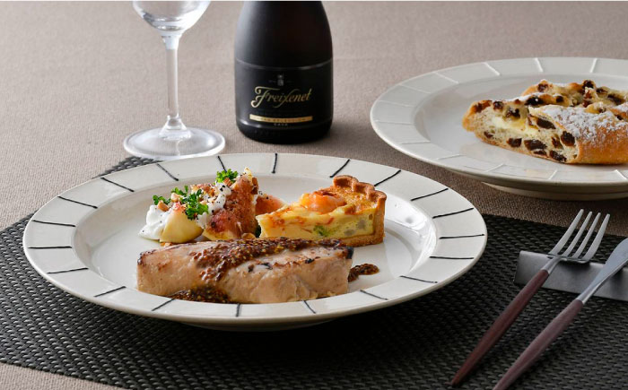 【波佐見焼】イッチン リム付 24cm プレート （白/黒） ペアセット【利左エ門窯】 [QB50]