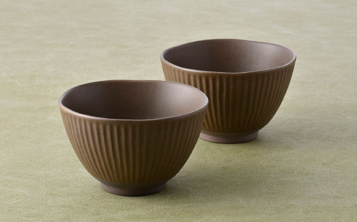 【波佐見焼】しのぎ 丼ぶり ブラウン 2個セット【トーエー】 [QC75]