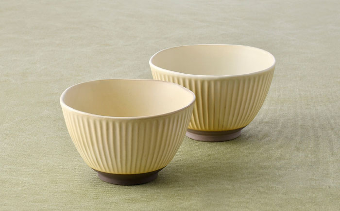 【波佐見焼】しのぎ 丼ぶり ベージュ 2個セット【トーエー】 [QC76]