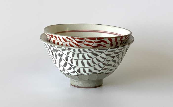 【波佐見焼】茶碗 ペアセット 面取唐草（レッド・ブラック）【ROXY・HASAMI】 [SB107]