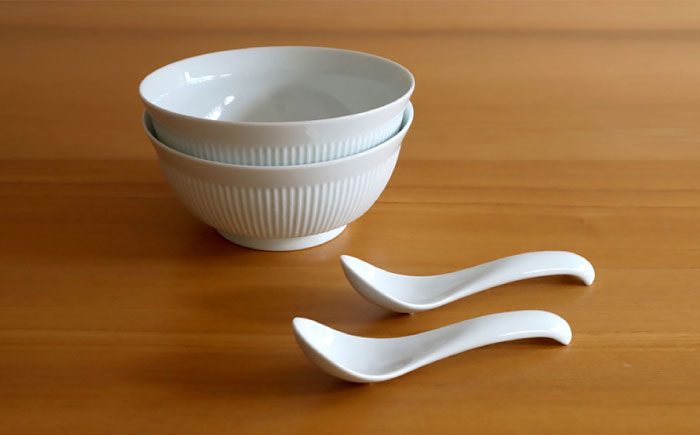 【白山陶器】【2人分の食器】よしず彫6寸めん丼とレンゲ 白磁 4ピースセット [TA141]