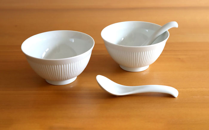 【白山陶器】【よしず彫】丼とレンゲ 白磁 4ピースセット [TA145]