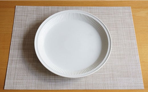 【白山陶器】【美しいレリーフ模様】よしず彫 大皿 1ピース 白磁 食器 【波佐見焼】 [TA73]