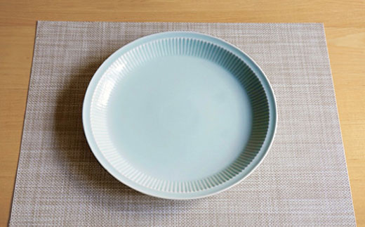 【白山陶器】【美しいレリーフ模様】よしず彫 大皿 1ピース 青白釉 食器 【波佐見焼】 [TA74]
