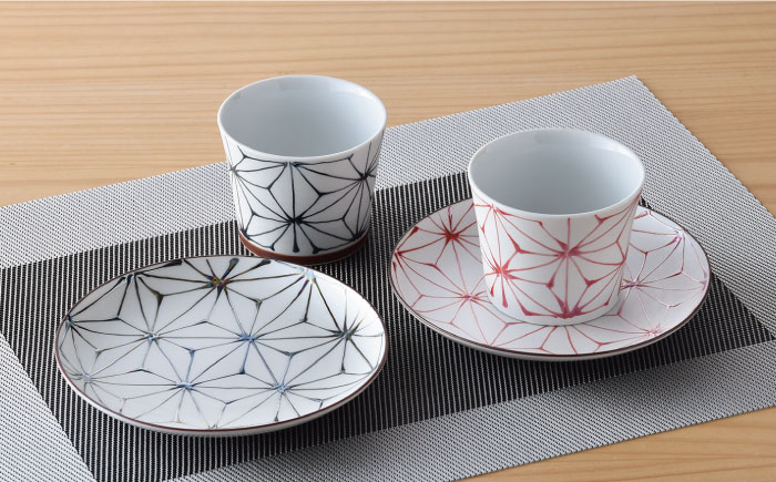 【波佐見焼】Sweet麻シリーズ マルチカップ・ソーサー （黒・赤） 4点セット 小鉢 小皿 ケーキ皿 【まるしん】 [WD31]