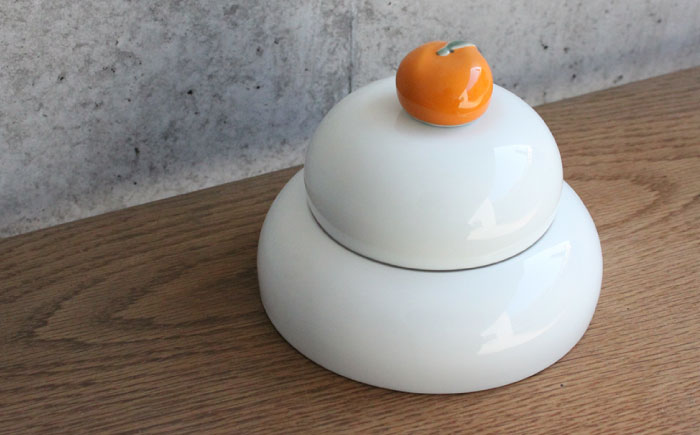 【波佐見焼】【12/21入金分まで年内発送】うつわになる鏡餅（みかんの箸置きセット）紅白箱付き【光春窯】 [XD78]