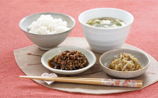 【毎日の食卓にどうですか？】麹味噌とご飯の友の詰合わせ定期便（３回／年）【原味噌本店】 [CA08]