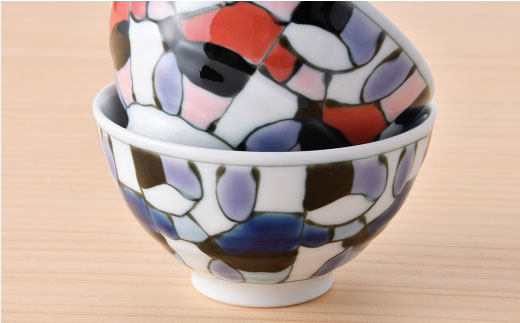 【波佐見焼】ステンドグラス柄 ペア 茶碗（青・赤）【大新窯】 [DC24]