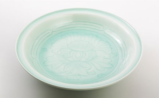 【波佐見焼】伝統工芸士・山口正美氏作 青白磁彫り皿?1【山口正右衛門窯】 [KD05]