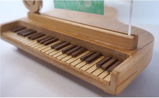 【ギフトにおすすめ】ピアノのフォトスタンド【木の工房あんくるうっど】 [NC02]