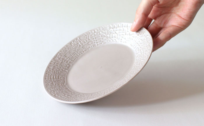 【波佐見焼】PATTERNED PLATE ペア 2色セット ecru ＋ greige 【BIRDS’ WORDS】 [CF067]