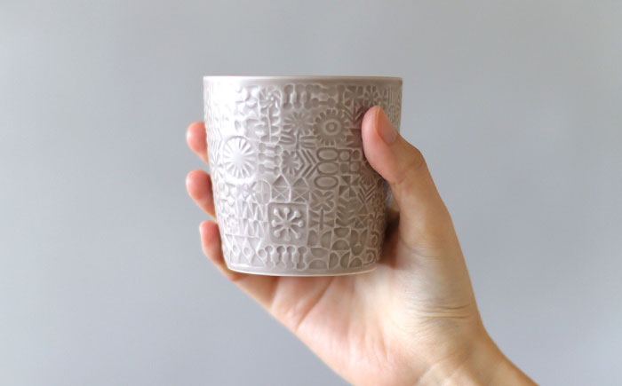 【波佐見焼】PATTERNED CUP ペア2色セット ecru + greige　【BIRDS’ WORDS】 [CF072]